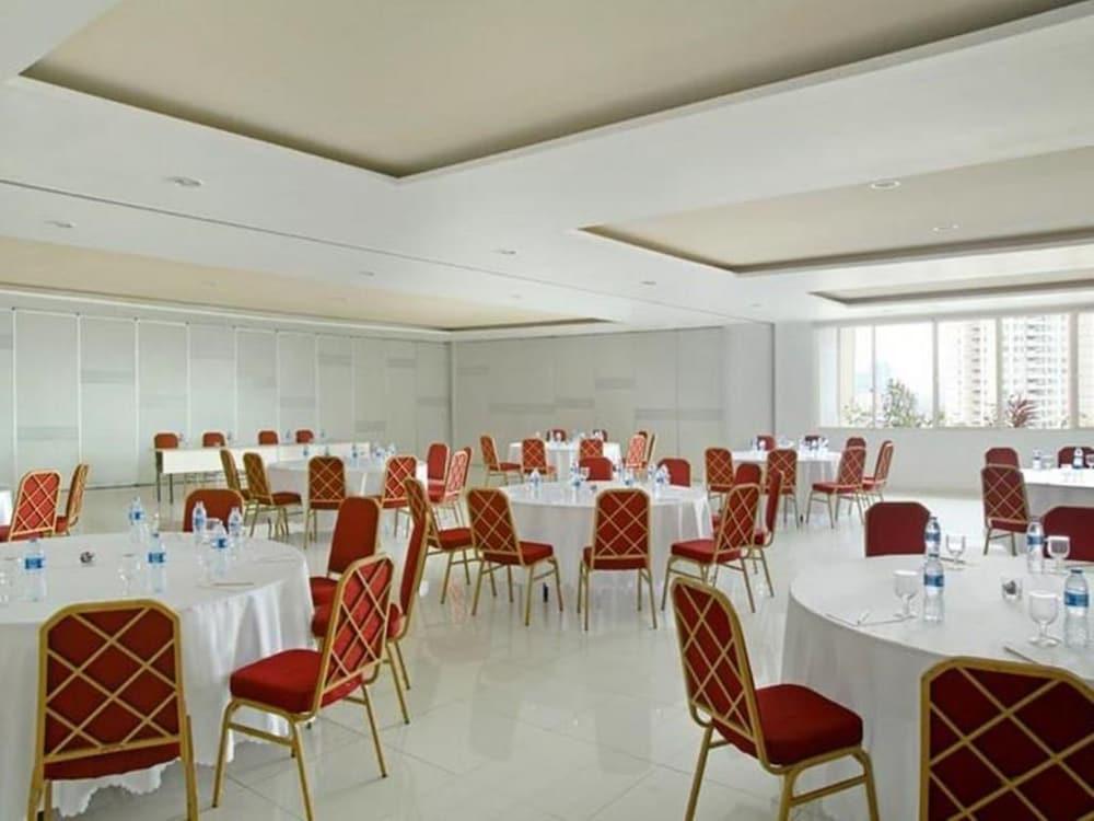 Amaris Hotel La Codefin Kemang Jakarta Exteriör bild